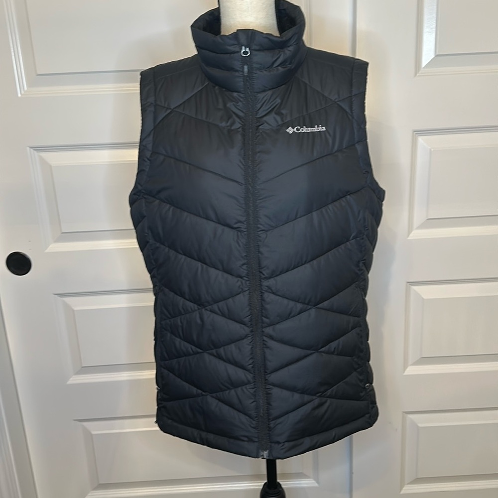 Columbia black ultra light weight puffer vest.  With Omni-heat inner lining. XL